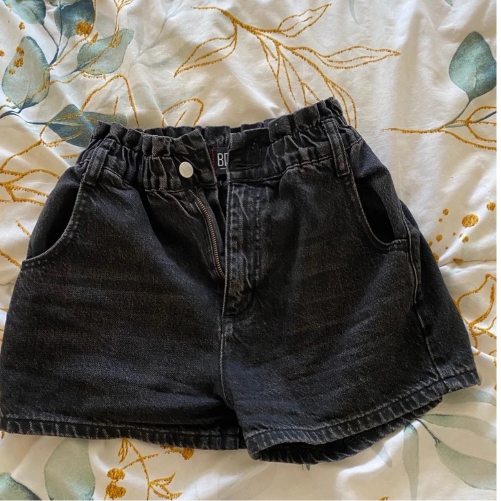 Urban Outfitters BDG black denim jean pull on mom shorts xsmall 24